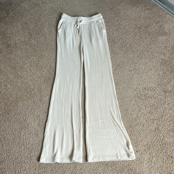 Beyond Yoga Ribbed Cream Set - Picture 5 of 8